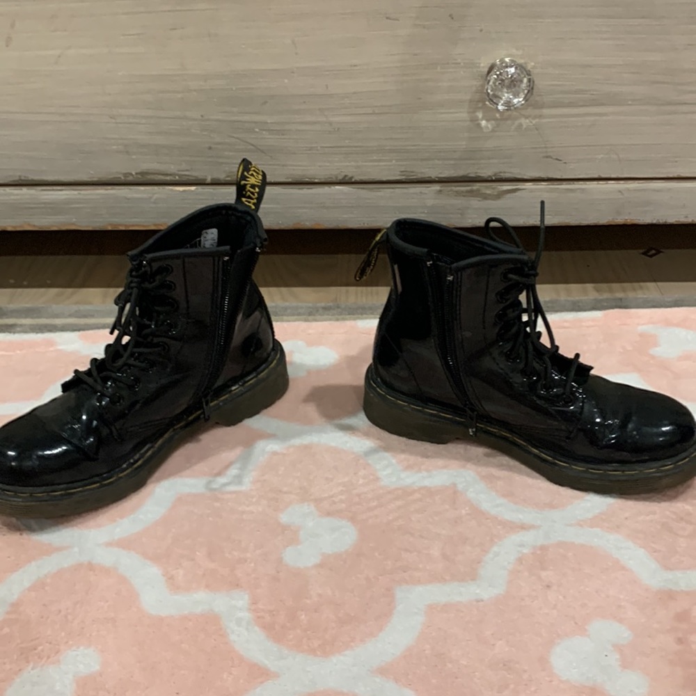 Girls Doc Martin solid black - Picture 2 of 6